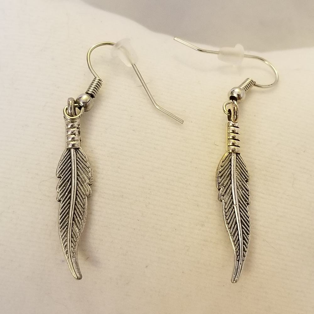NWT Feather Dangle Pewter SLP Pierced Earrings 1" - Picture 2 of 7